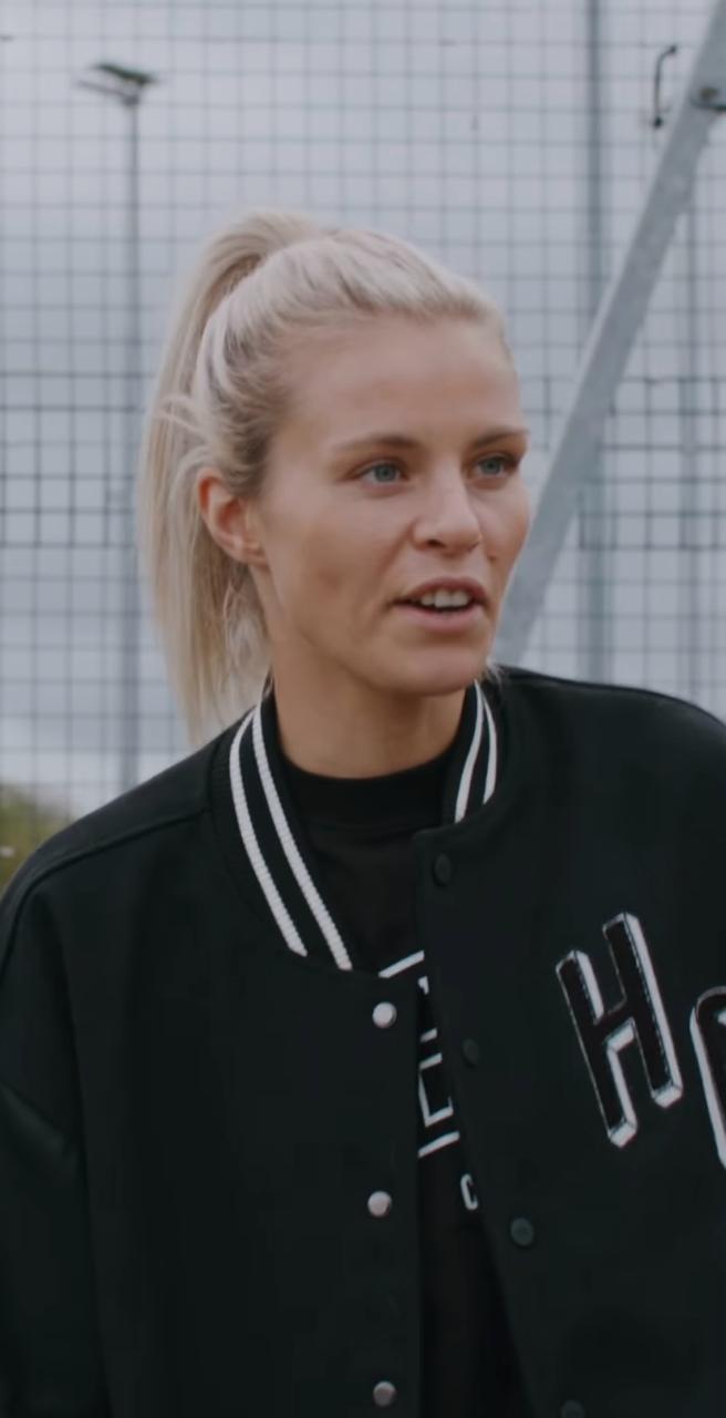 Aston Villa striker Rachel Daly has been handed a three-match ban by the Football Association for violent conduct during her team's game against Bristol City on Saturday (3).(Photo: Instagram)