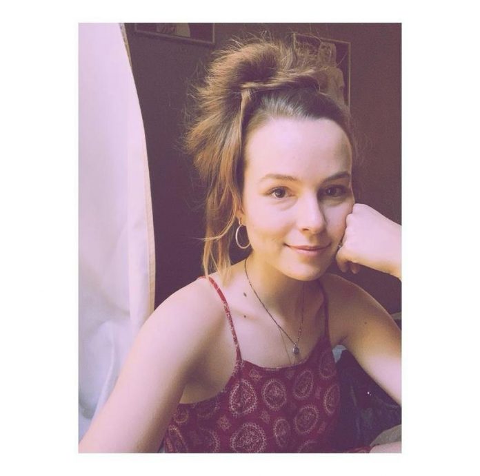 This Monday (19), former Disney star Bridgit Mendler revealed she has adopted her first child in 2022.(Photo: Instagram)
